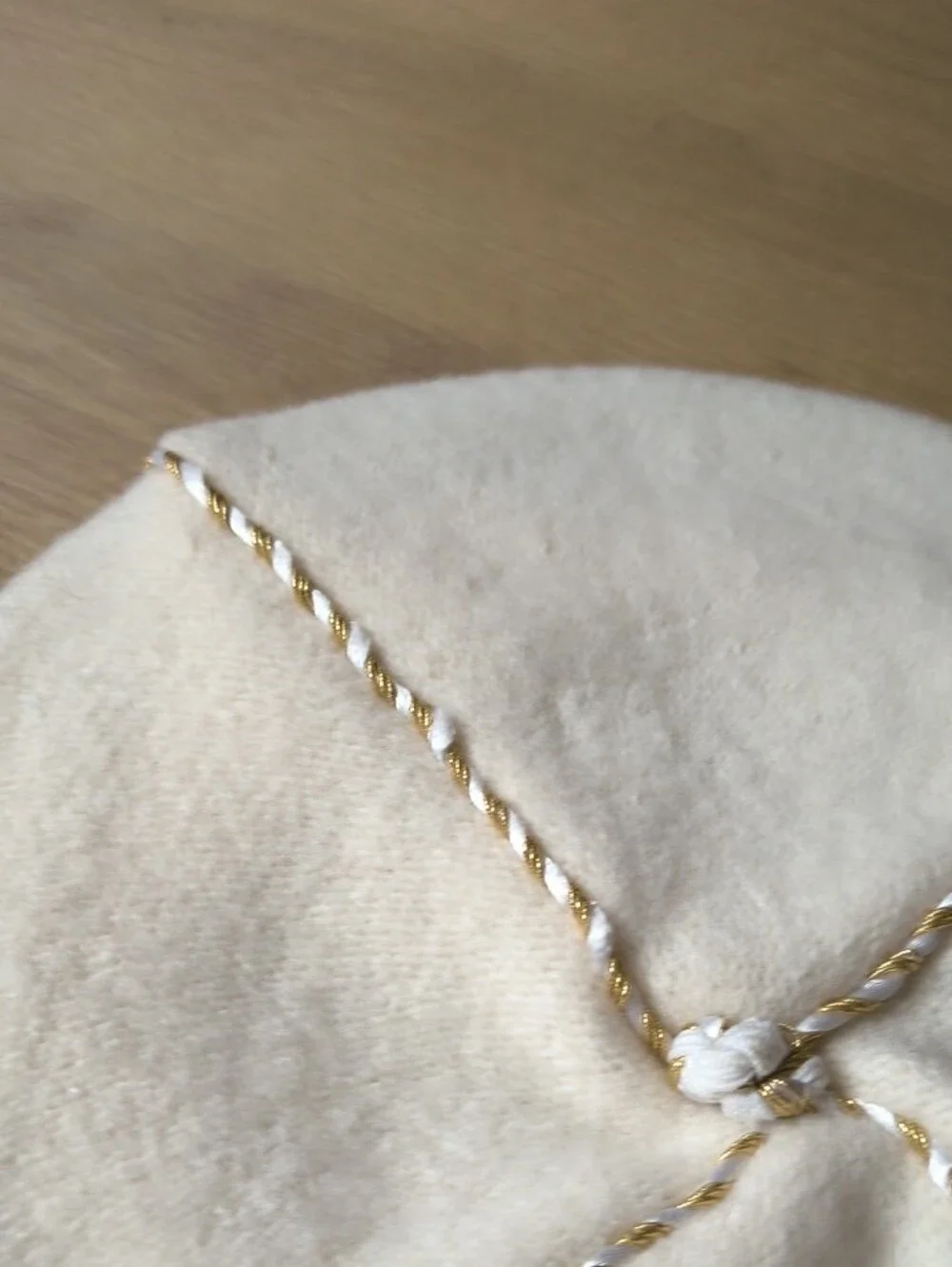 VTG Liz Claiborne Cream Wool Beret Hat Gold Metallic Trim Czech Republic NWOT